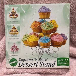 CUPCAKE STAND-Wilton - Holds 13 cupcakes or muffins - Silver